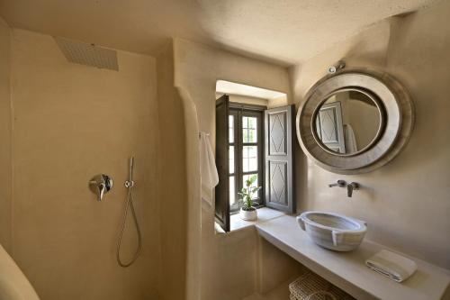 Bilik mandi di OIA UNIQUE HOMES by K&K