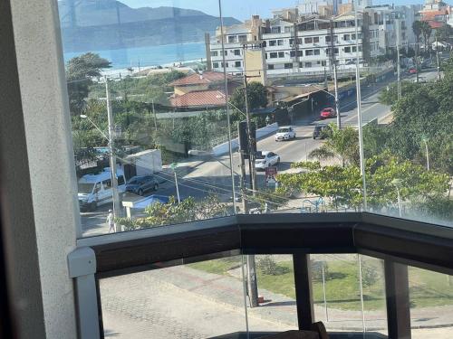 Apartamento Maravilhoso, completo,1 quarto, cana queen e bi cama embutida, colchao extra e sofa cama ,dormem 5, pé na areia, jacuzzi, piscina wifi,Self Checkin, automatizado Menor preço em Apartamento Maravilhoso, completo,1 quarto, cana queen e bi cama embutida, colchao extra e sofa cama ,dormem 5, pé na areia, jacuzzi, piscina wifi,Self Checkin, automatizado