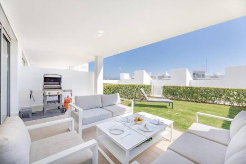 Stunning 2 bedroom Ground floor Le Mirage RDR339