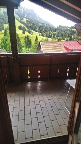 Aussicht vom Balkon eines Hauses in der Unterkunft Landhaus Müller in Jungholz