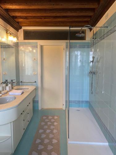 Ένα μπάνιο στο Villa Stecchini