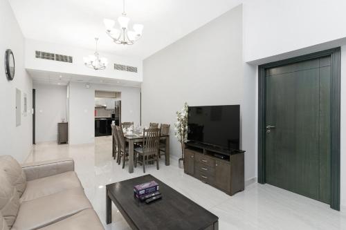 Family 4BR Balcony Business Bay