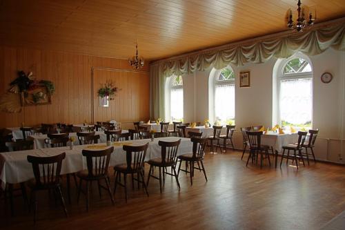 a dining room with tables and chairs in it at Werners Landgasthaus in Lieskau