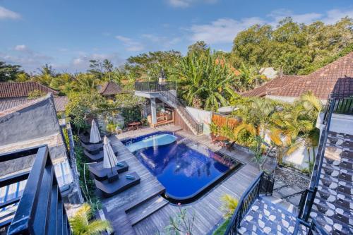 an overhead view of a swimming pool in a villa at Dyou Villa in Nusa Penida