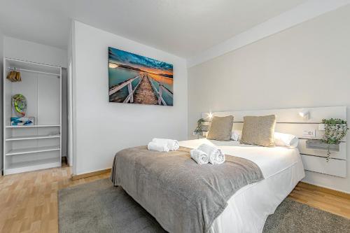 a bedroom with a large bed with towels on it at Vistas al mirador y al mar 3 in Puerto de la Cruz