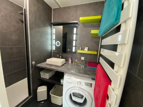Ένα μπάνιο στο Victoria-T2-41m2-Balcon, wifi, linge, produits, ménage inclus