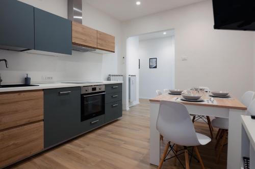 Foto [Centro Storico] Moderno Trilocale con Balcone 5