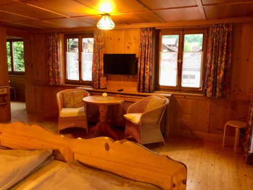 TV a/nebo společenská místnost v ubytování Haus Huber