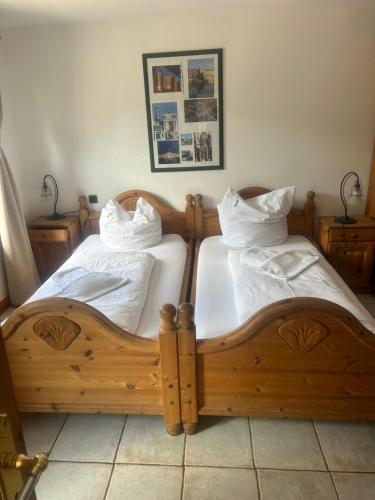 two twin beds sitting next to each other in a room at Gasthof zur Post in Siegen