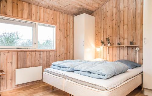 Postel nebo postele na pokoji v ubytování Cozy Home In Hjrring With Wifi