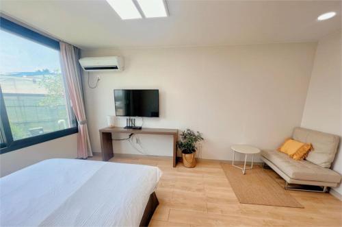 Μια τηλεόραση ή/και κέντρο ψυχαγωγίας στο Living in Jeju Island