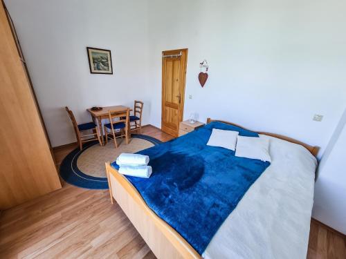 Ένα ή περισσότερα κρεβάτια σε δωμάτιο στο Apartment Hrastov