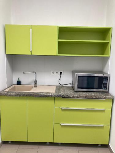 Una cocina o cocineta en Green Kitchen Apartments