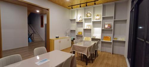 Posezení v ubytování Kanalung Yurakucho House
