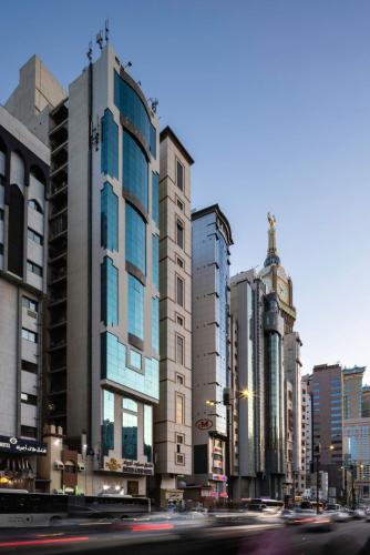 a city with tall buildings and a street with cars at Snood Ajyad Tower One in Makkah