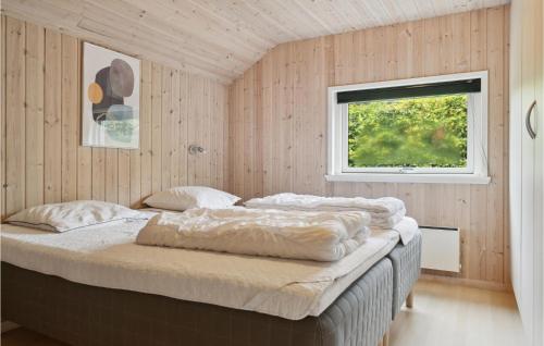 Postelja oz. postelje v sobi nastanitve Amazing Home In Ebeltoft With 4 Bedrooms, Sauna And Wifi