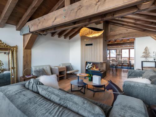 Chalet entierement renove au centre de Courchevel Village, ideal pour 10 adultes et 4 enfants - FR-1-562-50