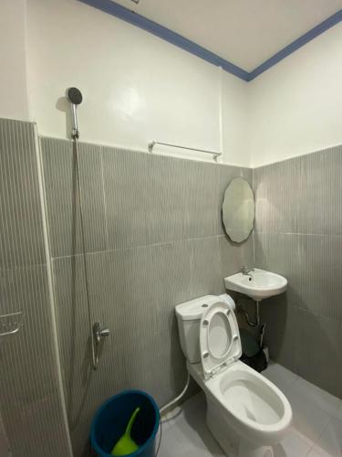 Ett badrum på Merangie Travellers Inn