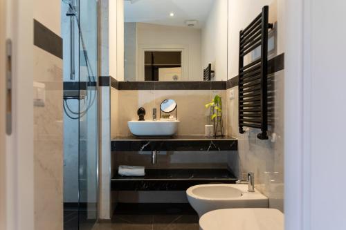 a bathroom with a sink and a toilet at Trastevere 143 in Rome