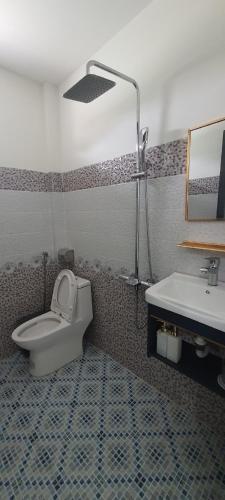 a bathroom with a toilet and a sink at Ánh Dương Homestay - Coastal stop - Just 2 mins walking to Eo Gio in Quy Nhon