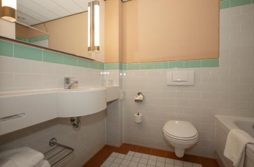a bathroom with a toilet and a sink at Fletcher Hotel-Restaurant Wolfheze in Wolfheze