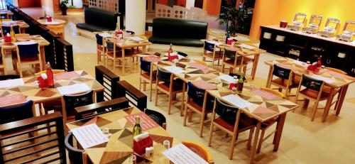 Un restaurante u otro lugar para comer en Ginger Trivandrum