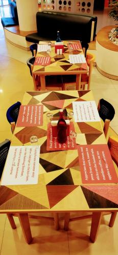 Un restaurante u otro lugar para comer en Ginger Trivandrum