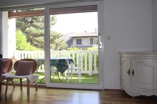 Photo de la galerie de l'établissement Charmant appartement entouré de nature et de calme, à Besançon