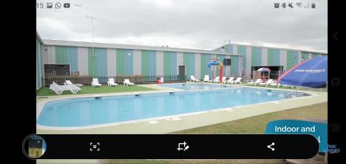 een foto van een zwembad met een iPhone bij Kjs holiday home in Saint Osyth