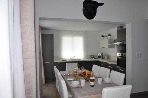 Dapur atau dapur kecil di Holiday in Arles -Villa Jacuzzi