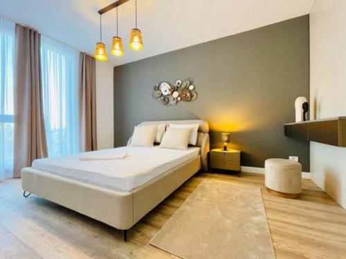 a bedroom with a large white bed in a room at Joy City Stay Vivalia 7B-26 in Timişoara