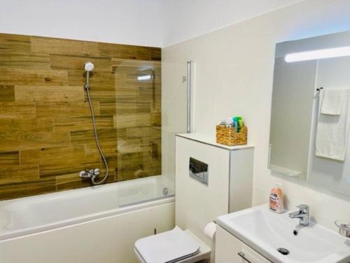 a bathroom with a shower and a toilet and a sink at Joy City Stay Vivalia 7B-26 in Timişoara