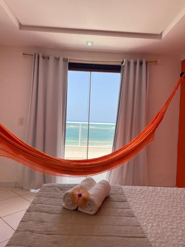 a bedroom with a bed with a view of the ocean at Praia das Tartarugas in Barra de Tabatinga