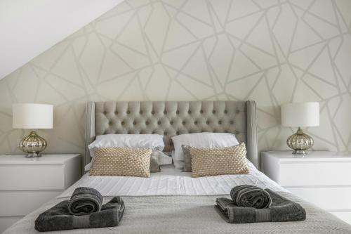 Ліжко або ліжка в номері The Grenville - Stunning Spacious Central Plymouth Apartment - Sleeps 4