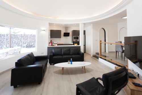 4 bedroom Villa Mimi with private heated pool