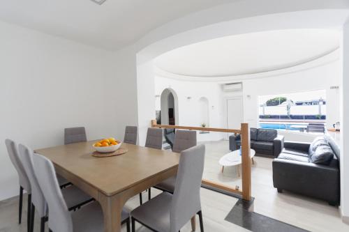 4 bedroom Villa Mimi with private heated pool