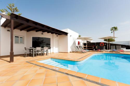 4 bedroom Villa Mimi with private heated pool