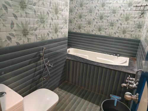 Bilik mandi di Treva Blue Nest