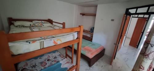 Katil dua tingkat atau katil-katil dua tingkat dalam bilik di Apartamento Jardín Colombiano
