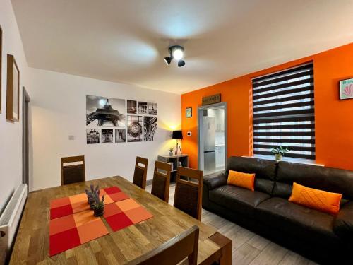 a living room with a table and a couch at St Michael's House - Great for Contractors or Family Holidays in Nottingham