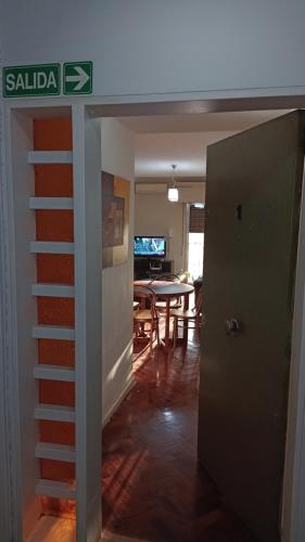 a hallway with a dining room with a table at Mendoza Departamento Pleno Centro in Mendoza