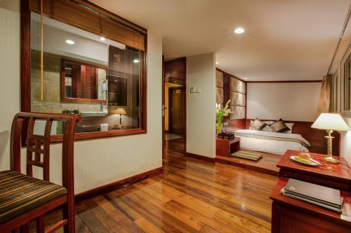 Кровать или кровати в номере Conifer Boutique Hotel