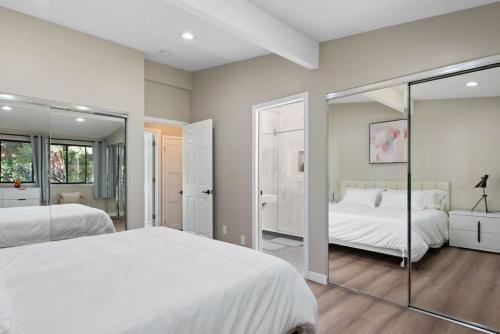 Ένα ή περισσότερα κρεβάτια σε δωμάτιο στο Stylish & Spacious Retreat in Downtown Bellevue
