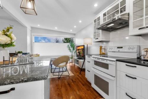 Η κουζίνα ή μικρή κουζίνα στο Bellevue Work & Relax Near Downtown