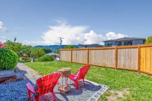 Κήπος έξω από το Lakeview Home in Renton, Walk to Beach, AC, Fenced