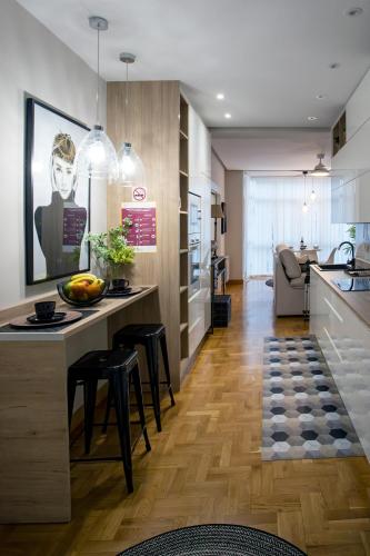 Ruang duduk di Audrey by Unique Rooms