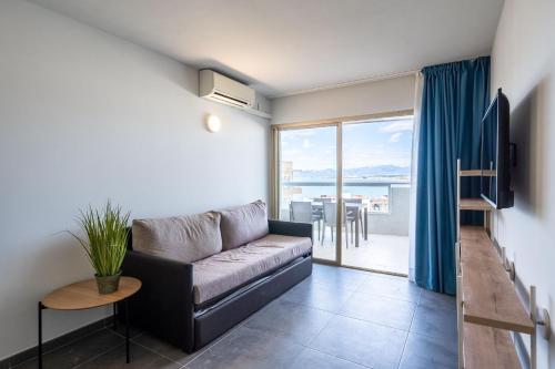 a living room with a couch and a table at Rentalmar Blue Beach & Pool in Salou
