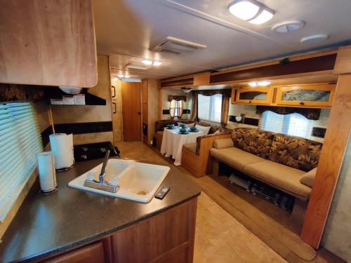 a kitchen and living room of an rv at Dulce Limón - Costa Campo in Cabo Rojo