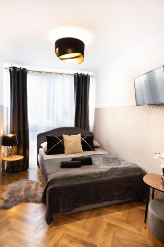 a bedroom with a large bed and a large window at ClickTheFlat Pereca City Centre Apart Rooms in Warsaw