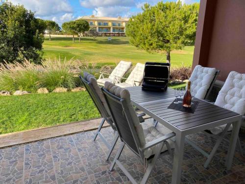 Beautiful 2 bed townhouse on Boavista golf course photo 3